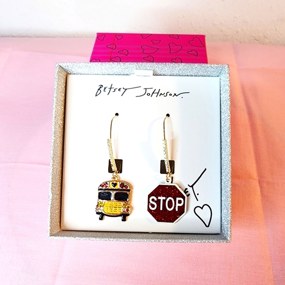 Betsey Johnson School Bus Mismatched Dangle Earrings - Picture 1 of 8